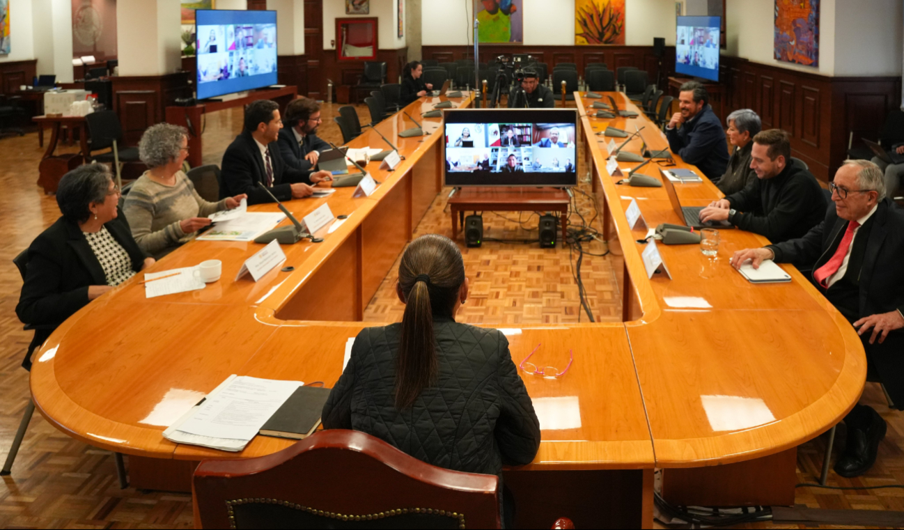 Claudia Sheinbaum realiza reuniones virtuales para revisar avances del IMSS-Bienestar.