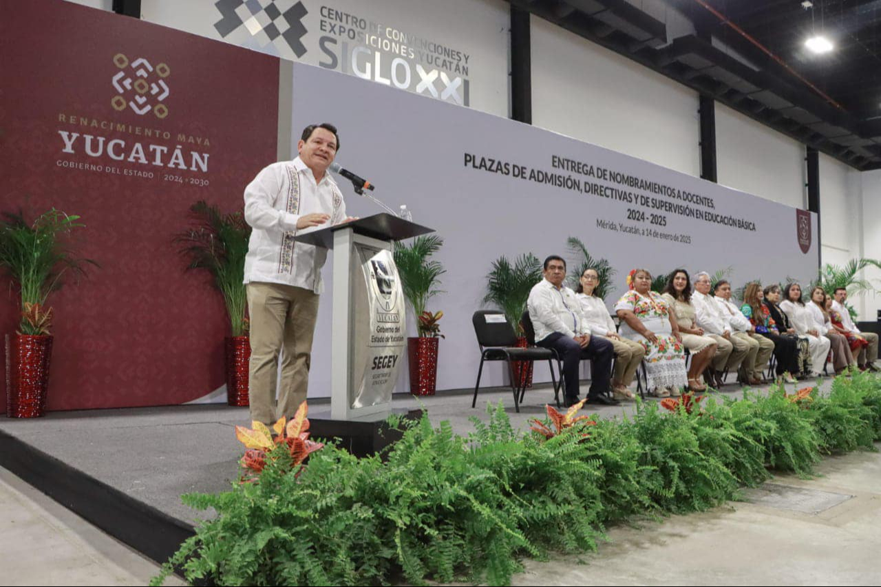 Joaquín Díaz Mena resaltó que los maestros de Yucatán son claro ejemplo de los estudiantes