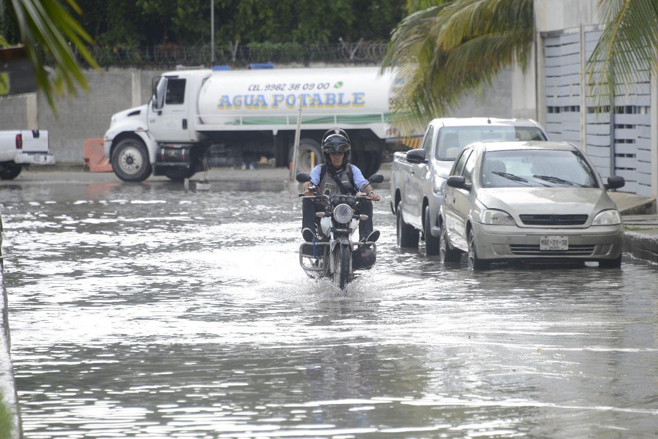 Cierre de Puerto Cancún provoca inundaciones en colonias vecinas; colonos reportan daños