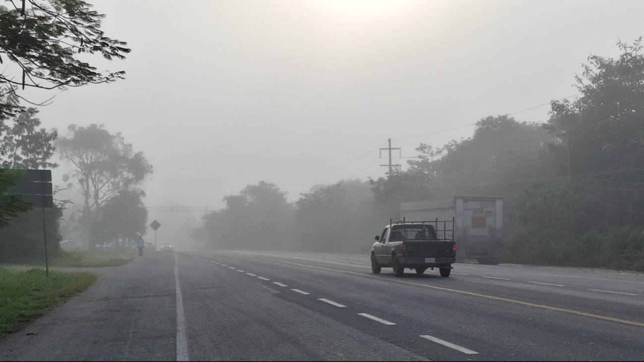 La densa neblina apareció desde muy temprano en la mañana