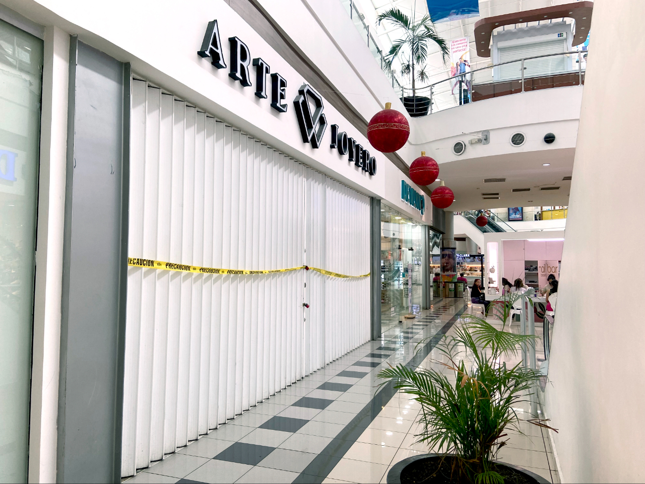 Guardias de plazas de Cancún admiten sentirse inseguros ante los delincuentes