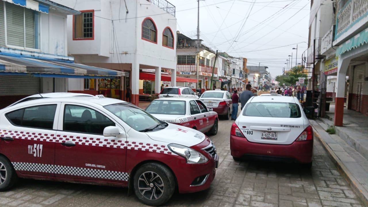 Taxistas de Candelaria bloquean el centro en contra de los Pochimóviles