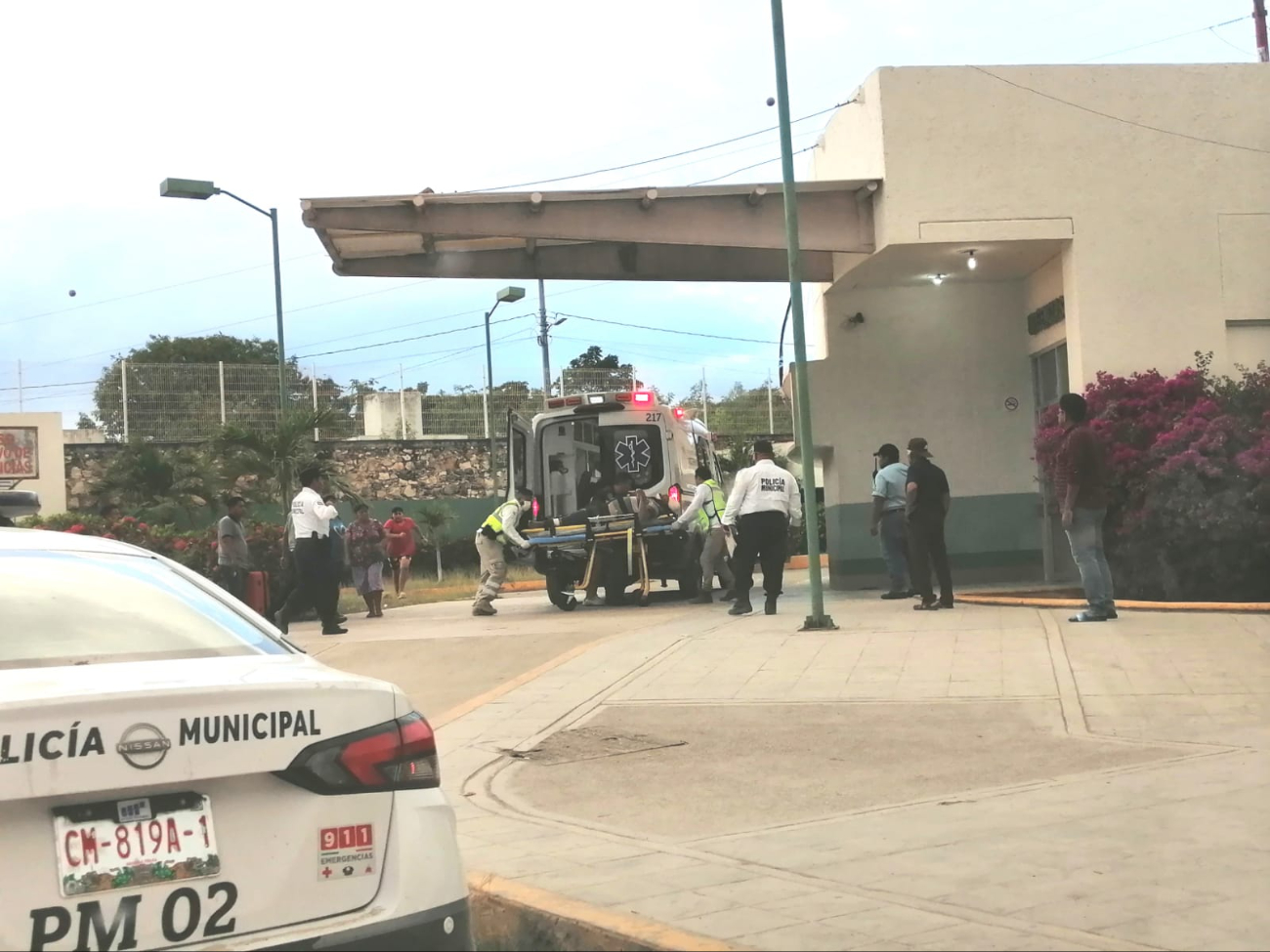 Un hombre fue trasladado al hospital IMSS-Bienestar Janell Romero Aguilar tras resultar lesionado por la caída de un techo