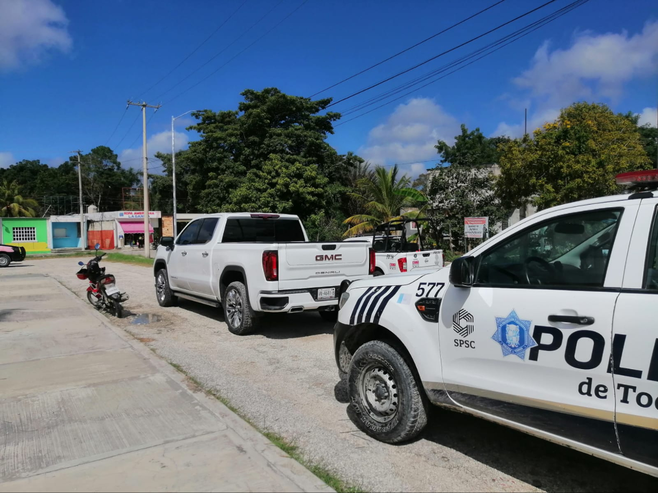 Una camioneta GMC blanca fue asegurada al entrar a Campeche