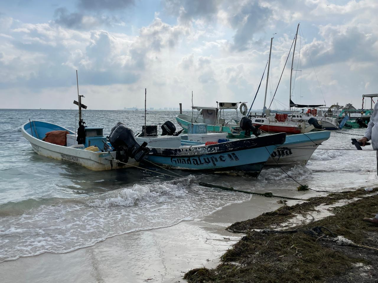 Suspenden actividades en puertos y playas de Quintana Roo debido al mal tiempo