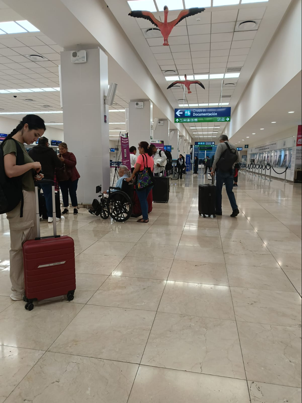 Hay una lenta movilidad de pasajeros este miércoles en el aeropuerto de Mérida