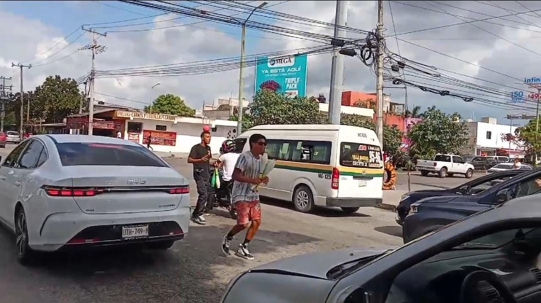 Dependiendo de sus habilidades, son los artistas callejeros quienes dislumbran de distintos modos al público.