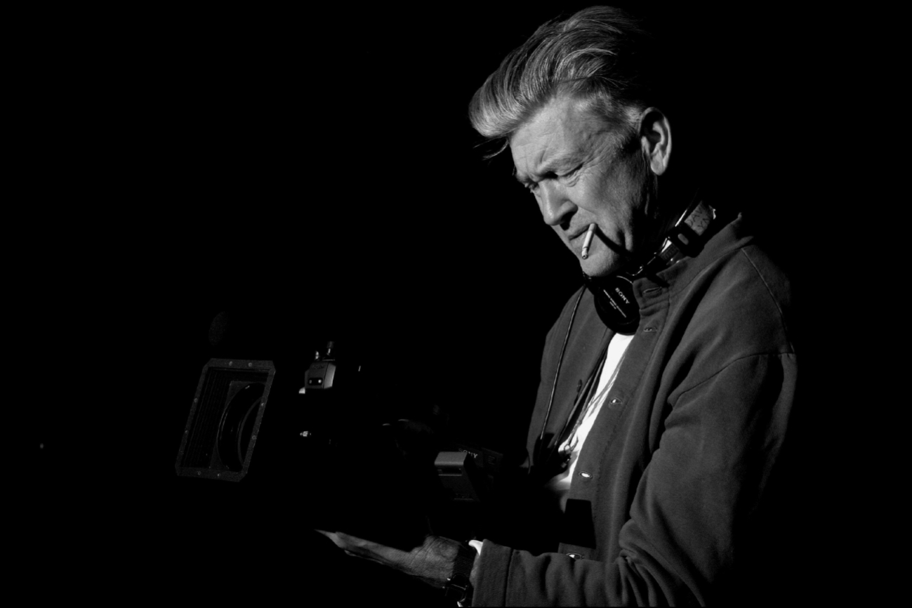 Famosos del mundo del entretenimiento reaccionan a muerte de David Lynch.