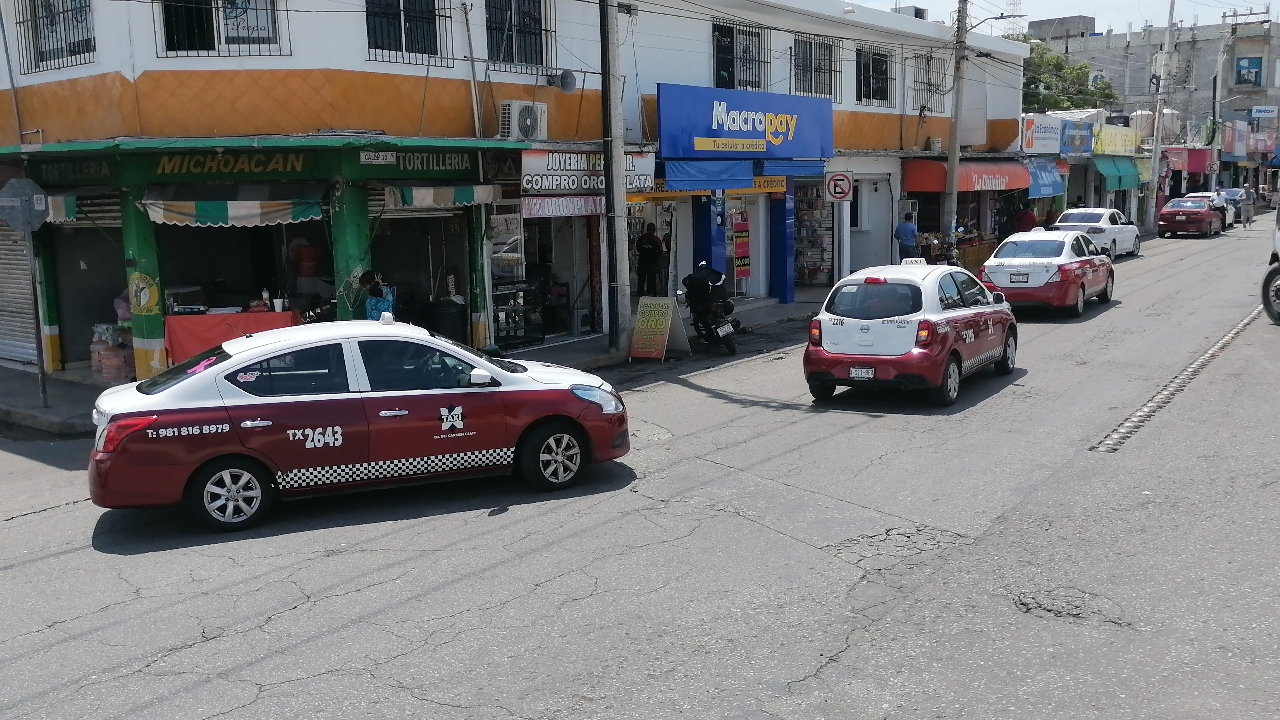 Las autoridades permiten la ilegalidad en el transporte, pactando en lo oscuro