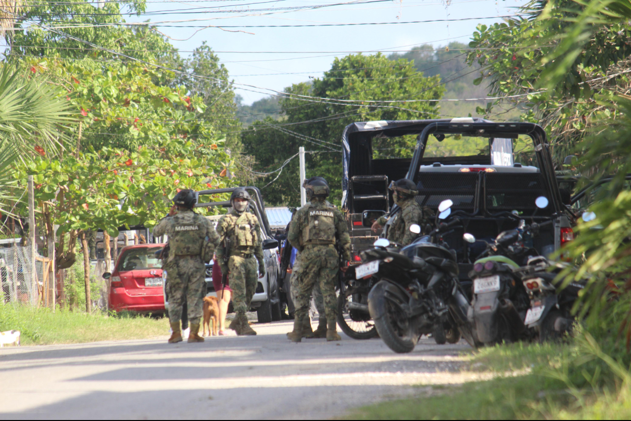 Presencia de seguridad y antimotines tras operativo para el aseguramiento de un predio en Champotón