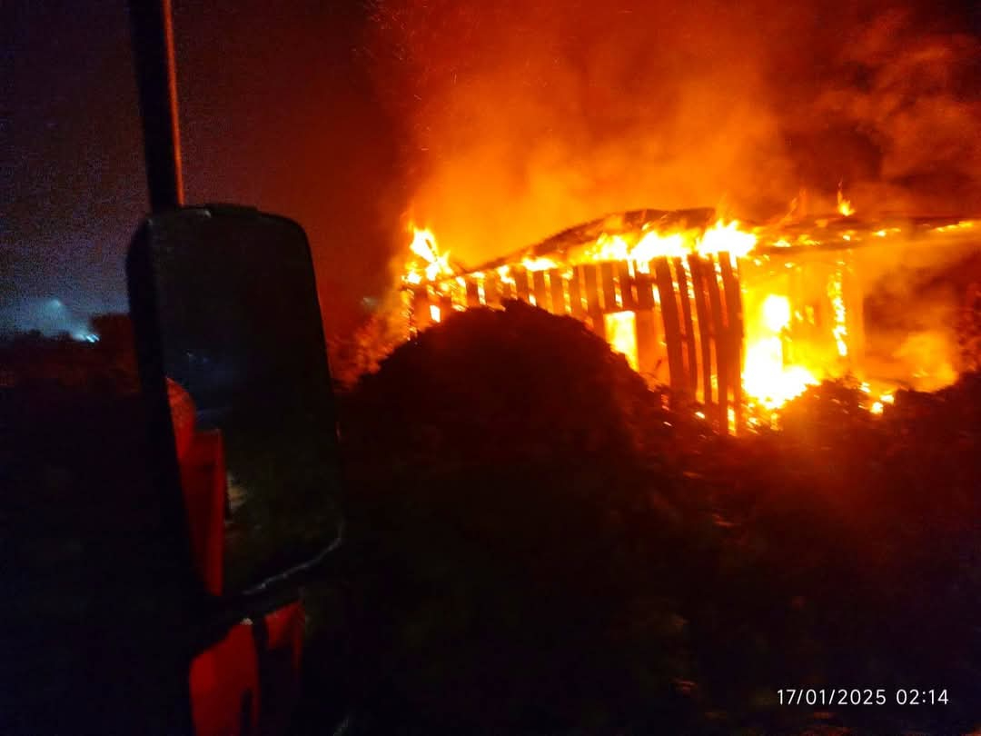 Incenio consume una casa abandonada en la colonia Salsipuedes, en Escárcega