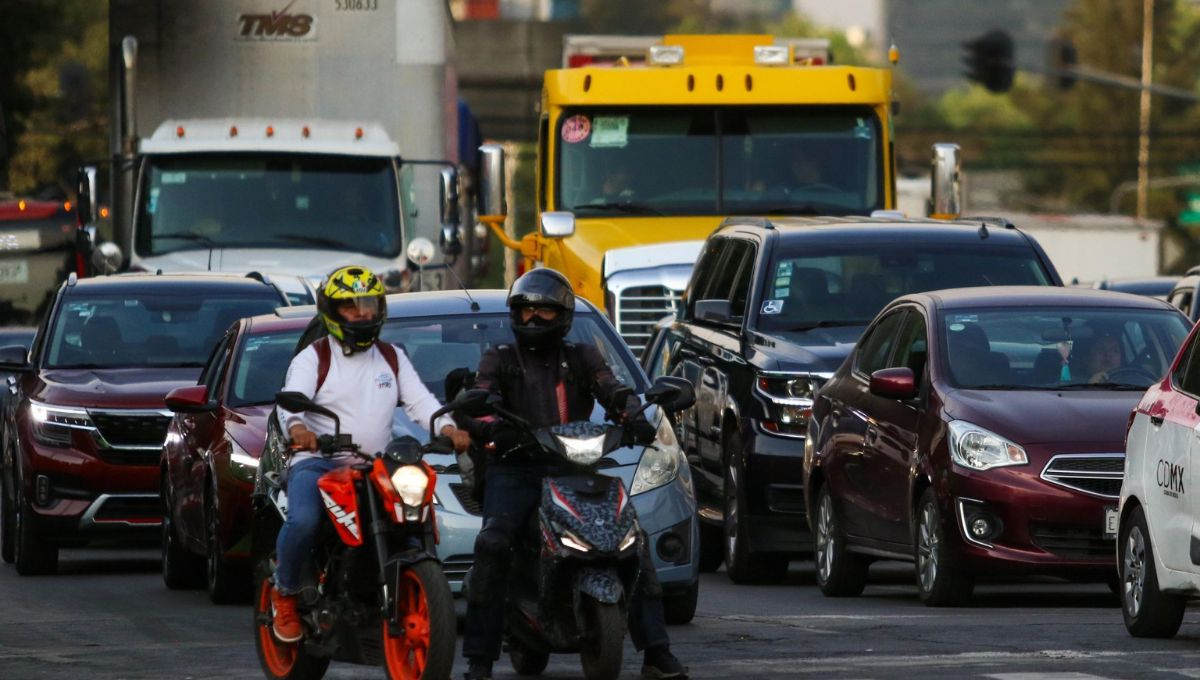 El programa Hoy No Circula es una política de control vehicular que busca disminuir la contaminación atmosférica