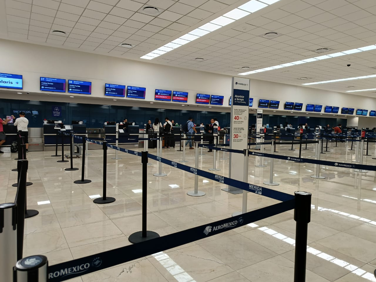 La afluencia de pasajeros en el aeropuerto de Mérida se mantiene regular