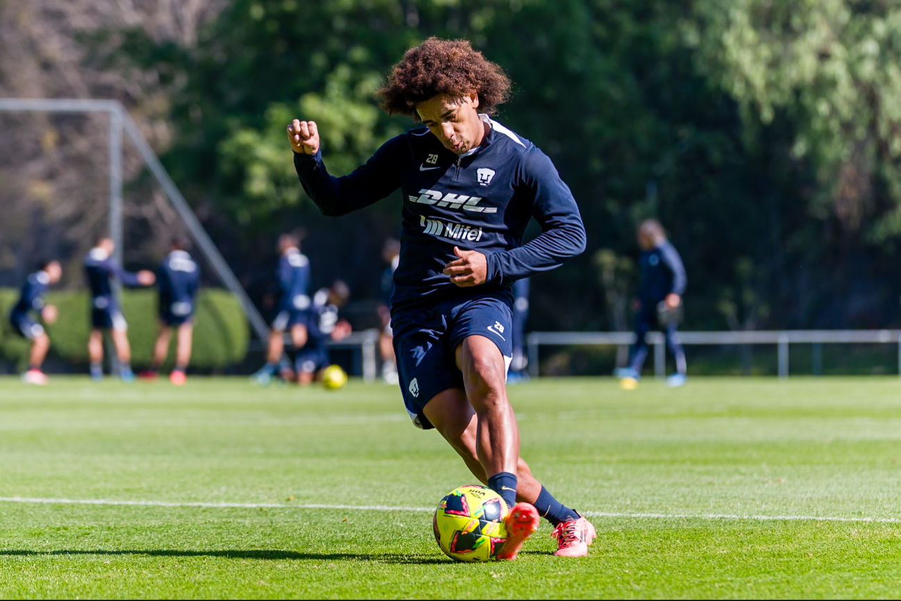 Coco en el entrenamiento en  cantera