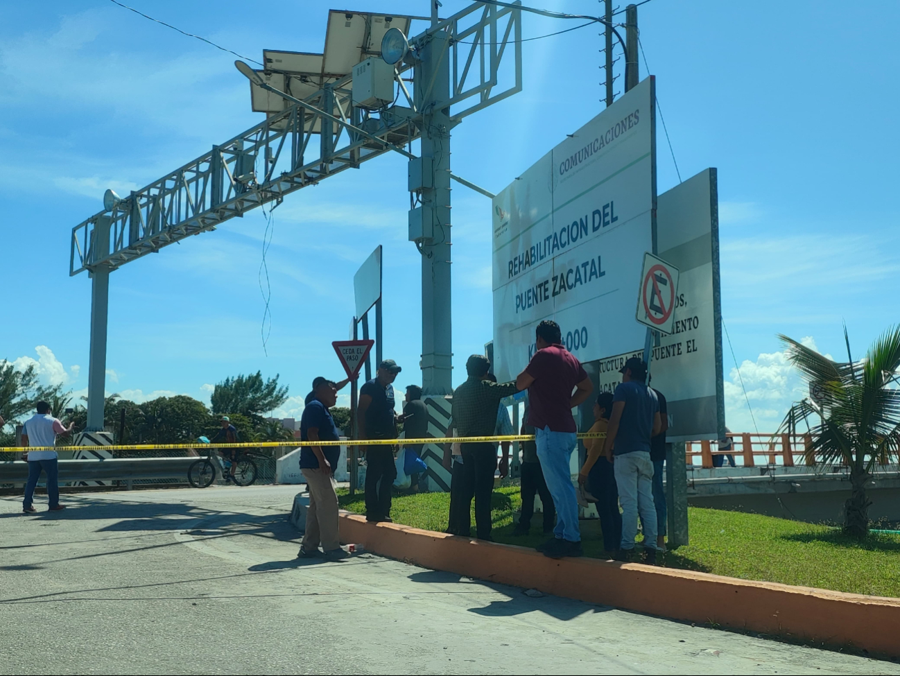 Taxistas bloquearán este domingo  el Puente Zacatal de Carmen   en protesta contra los pochimóviles 