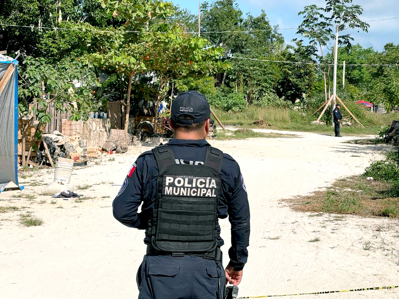 Un presunto elemento de la policía municipal fue levantado junto con un civil por un grupo armado