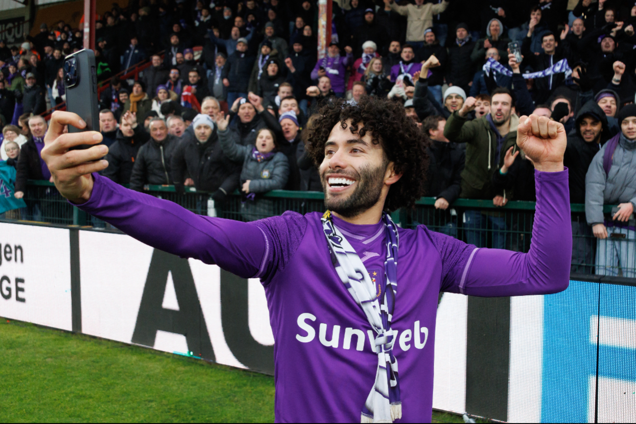 Anderlecht explota tras gol y debut del mexicano