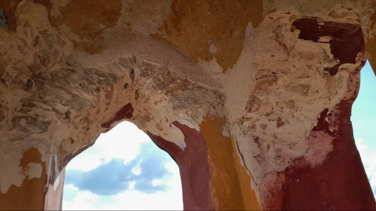 En la iglesia de San Bartolomé Apóstol las autoridades constataron los daños en su estructura