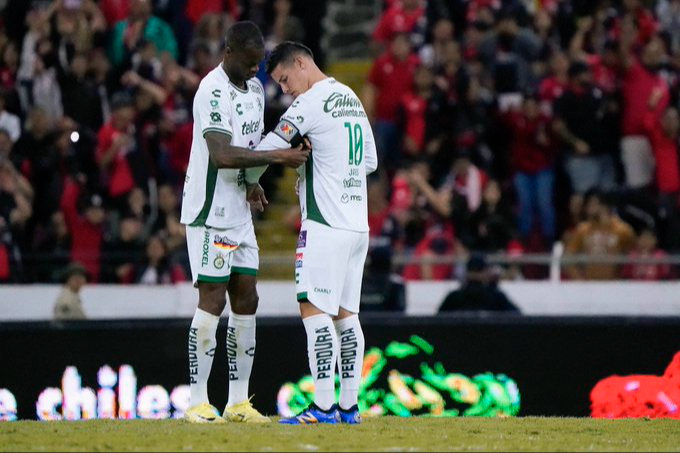 James entró para recibir el gafete de capitán