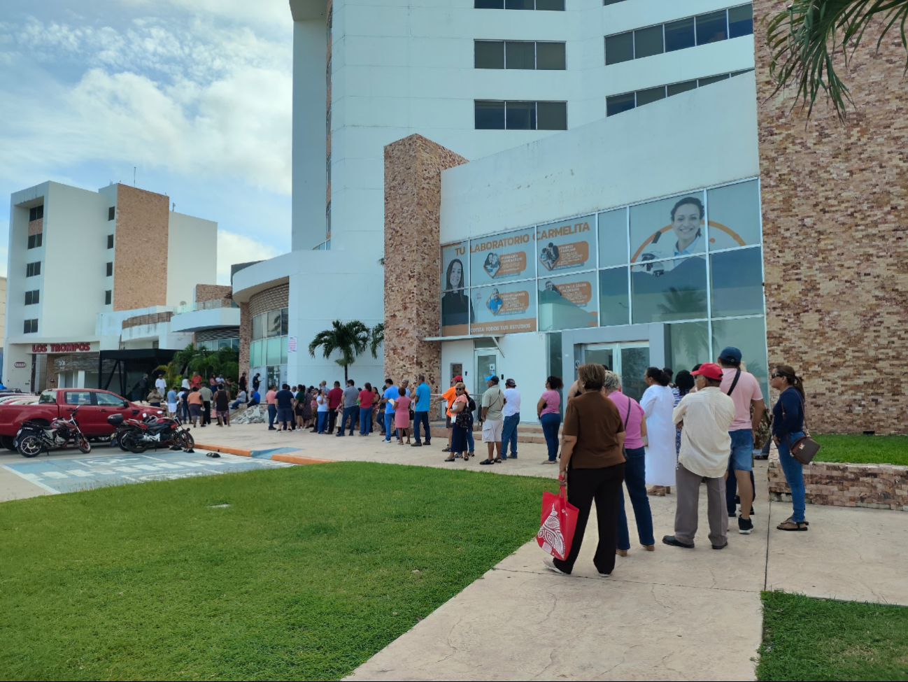 Cientos de personas abarrotaron las Oficinas de Recaudación en Ciudad del Carmen