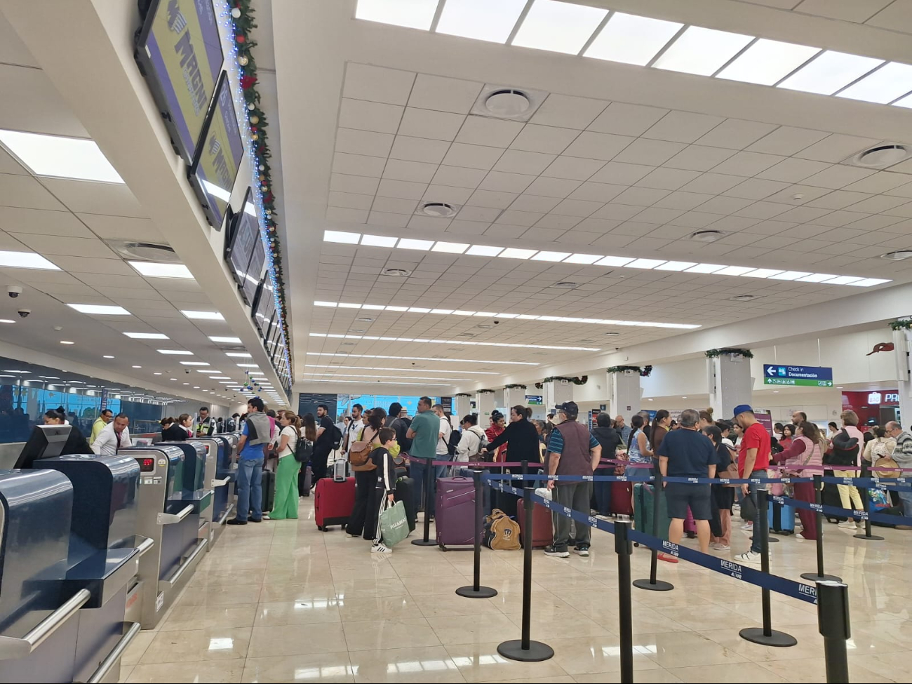 Hay buena afluencia de pasajeros en el aeropuerto de Mérida