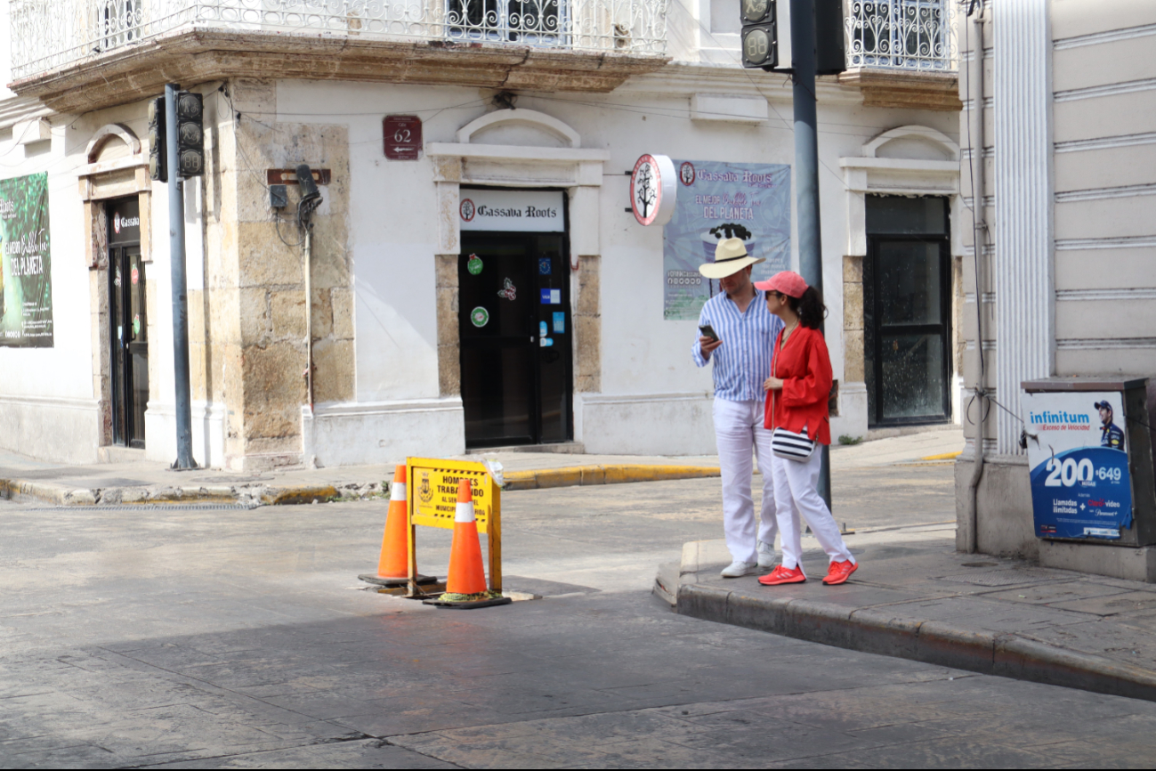 Varias calles del Centro Histórico tienen agujeros que podrían causar una caída o lesión