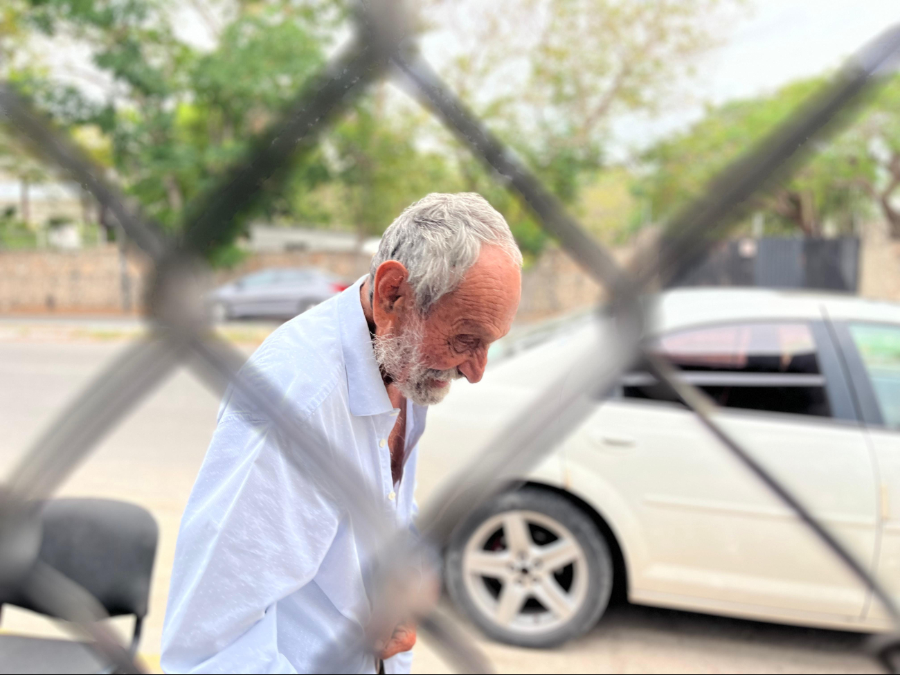 El hombre de 88 años reveló que le gusta la poesía y que es aficionado a la biblia