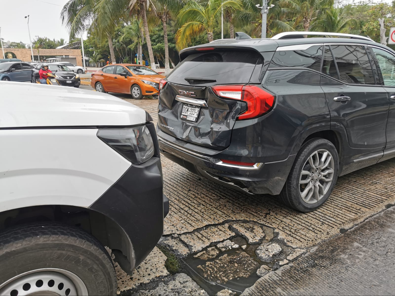 La causante del accidente, una conductora, se retiró sin dejar contacto.