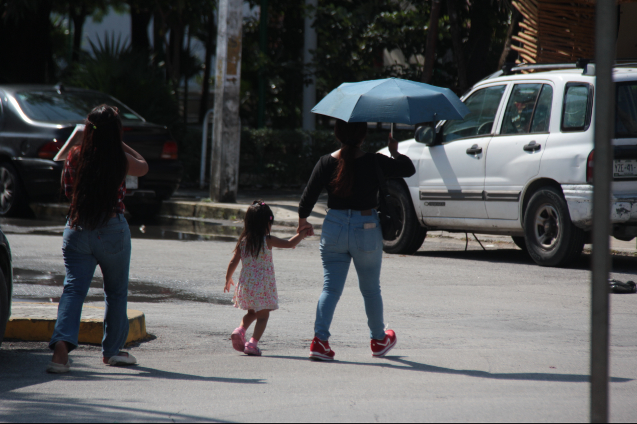 Servicios de Salud  recomiendan abrigar a  niños y a las personas  de la tercera edad, al  ser vulnerables ante  los cambios  de temperatura