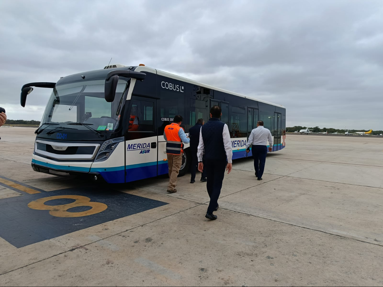 ASUR estrena un camión para brindar un servicio cómodo y seguro a quienes llegan o salen de la terminal