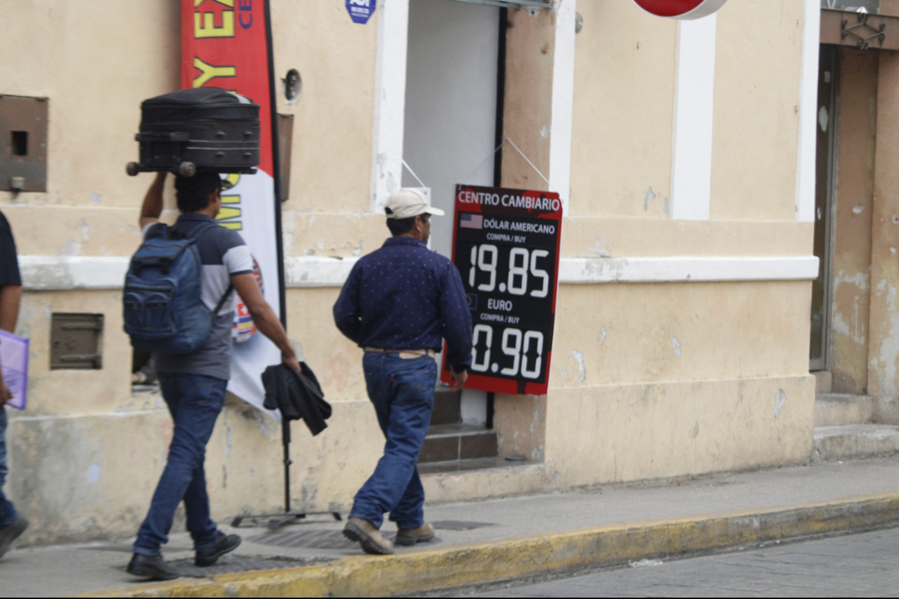 Los indocumentados viven en zozobra constante, pero mantienen fuerte la economía familiar