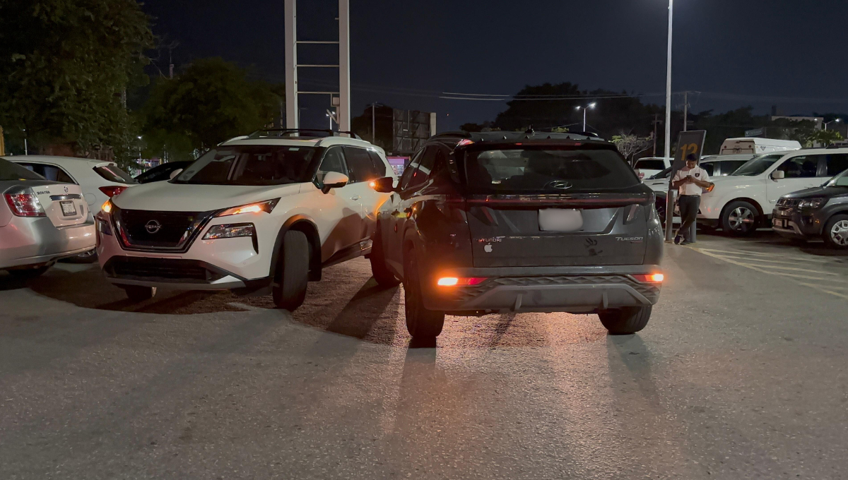 Choque en estacionamiento de Soriana de Ciudad del Carmen deja daños materiales