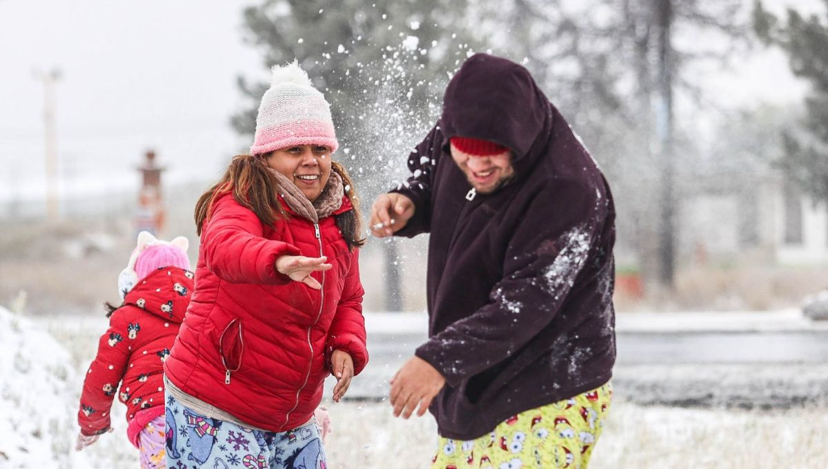 Ante el pronóstico de bajas temperaturas, las autoridades recomiendan proteger a la población vulnerable y abrigarse adecuadamente