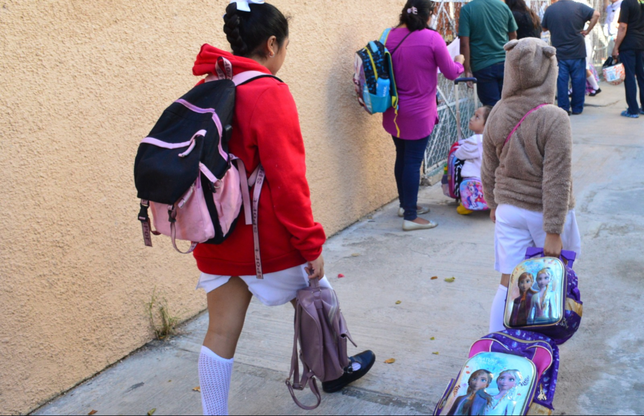 Se recomienda abrigar bien a los niños para que no se resfríen