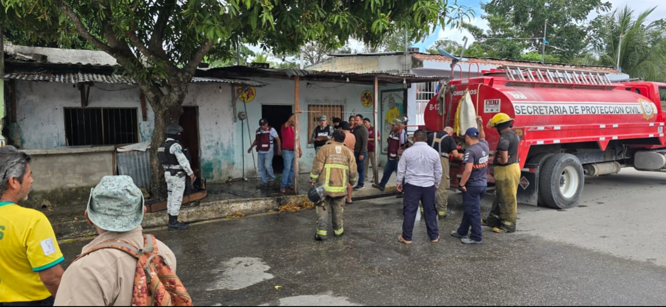 Siniestro en la colonia Morelos destruyó una casa de madera y láminas de zinc por un presunto cortocircuito