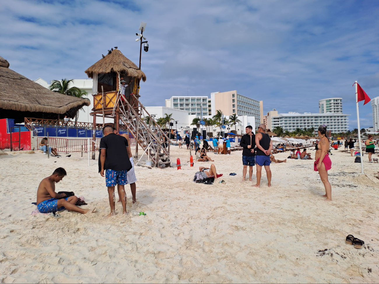 Playa “Forum" de Cancún registra más de mil visitantes pese al clima 