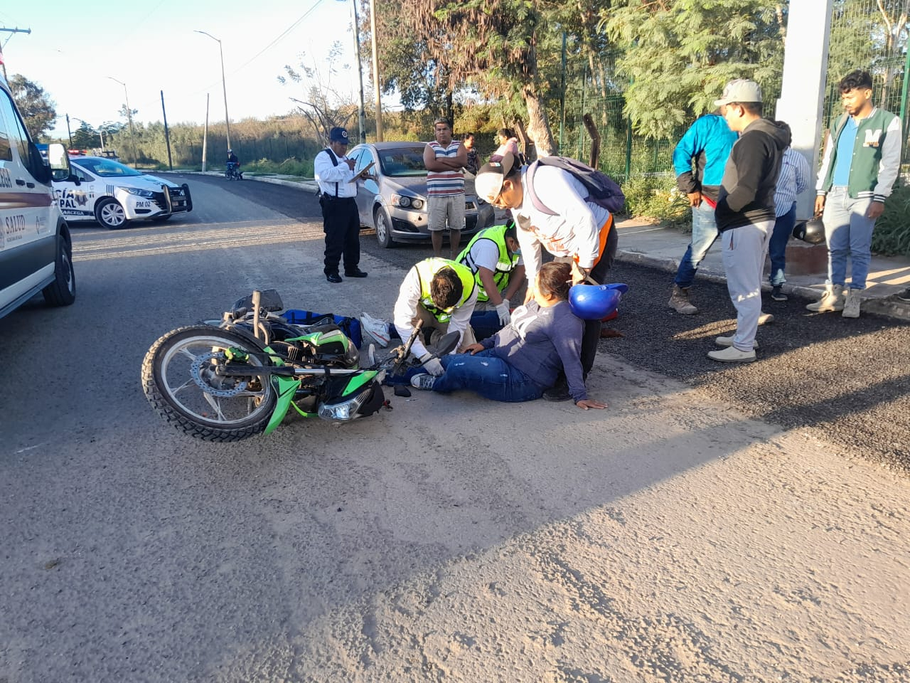 Dos mujeres resultaron lesionadas tras ser impactadas por una camioneta en la colonia Salsipuedes