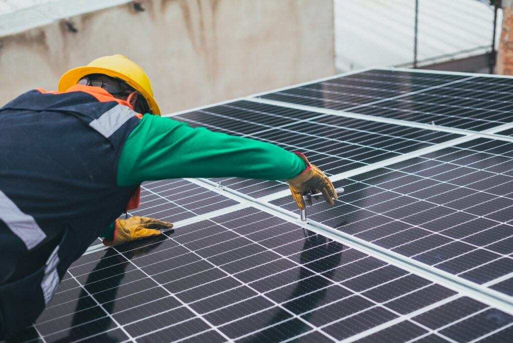 El objetivo de este programa es la reducción de las tarifas eléctricas en la entidad