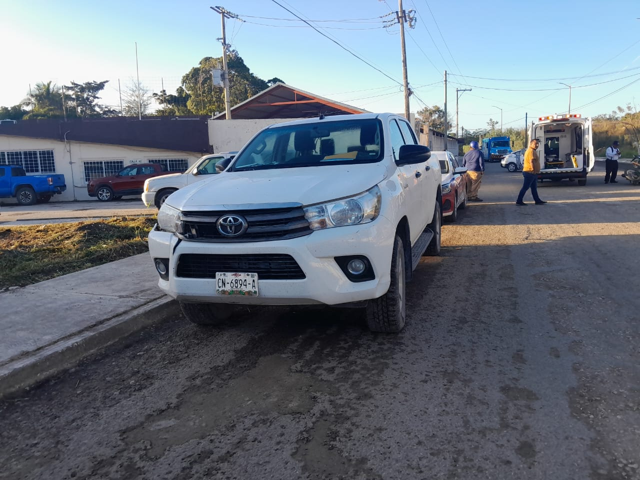 La camioneta, conducida por un hombre a exceso de velocidad, no realizó su alto obligatorio