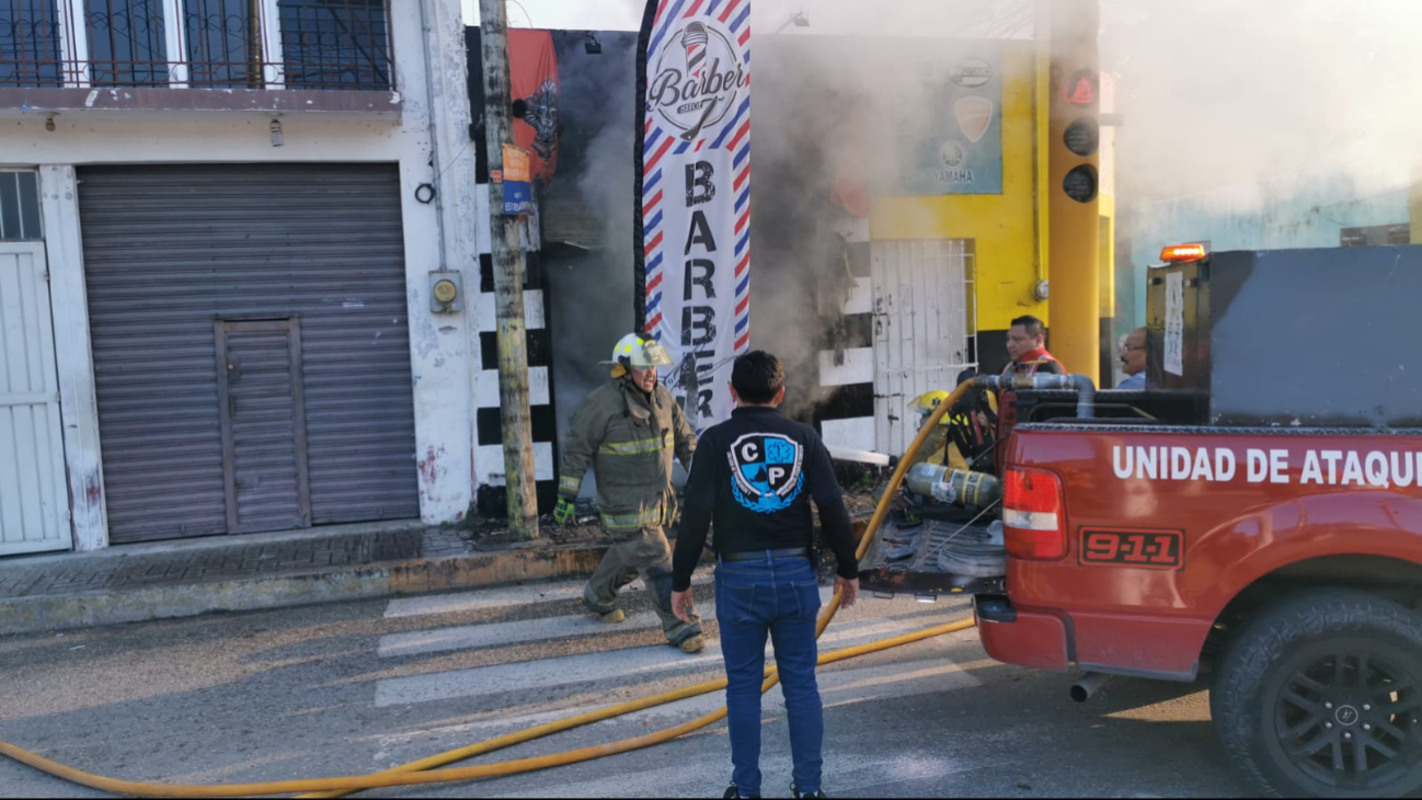 Una barbería en la colonia Tecolutla quedó reducida a cenizas