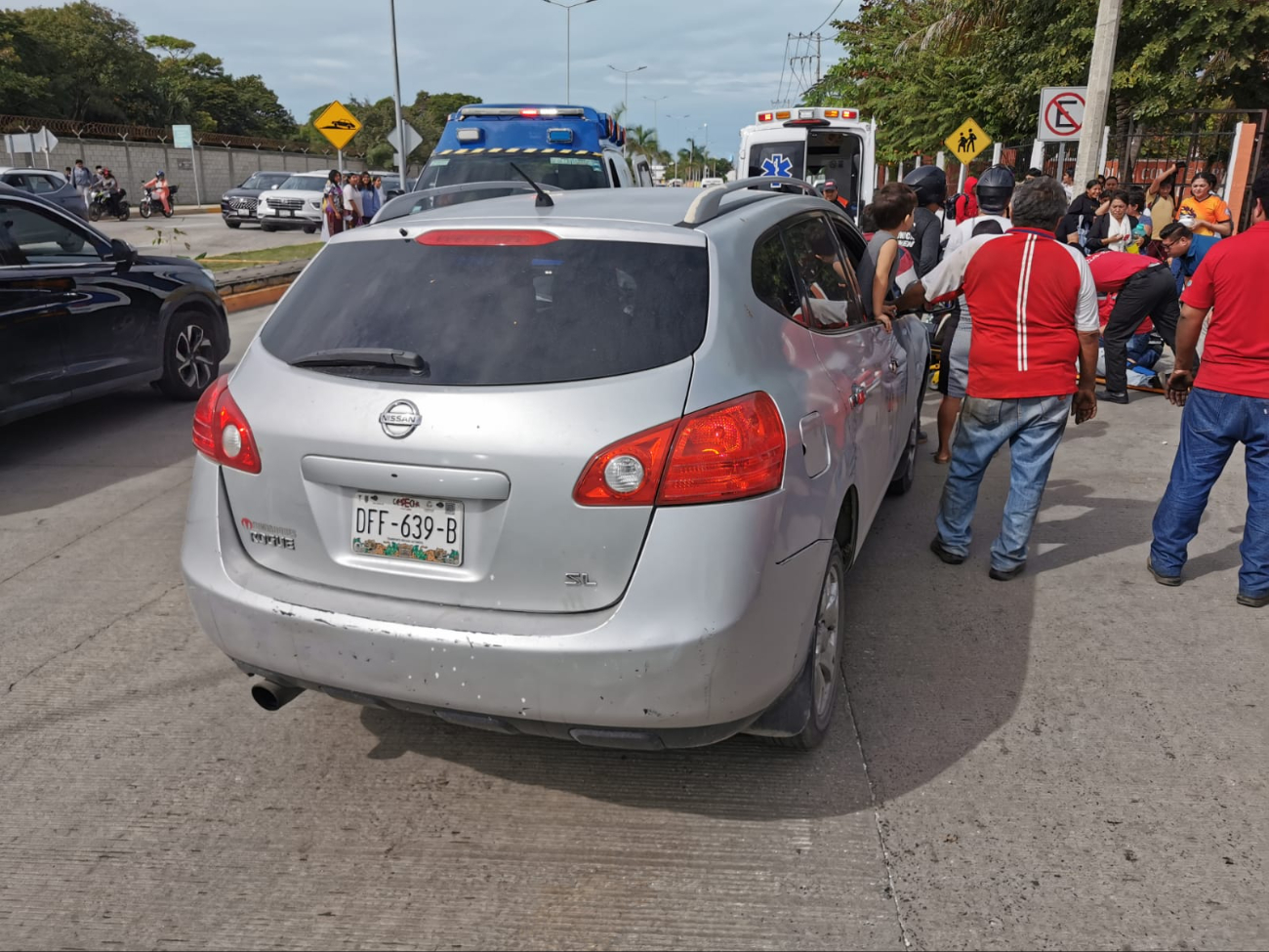 Motociclista sufre conmoción cerebral tras ser arrollado por camioneta en Ciudad del Carmen