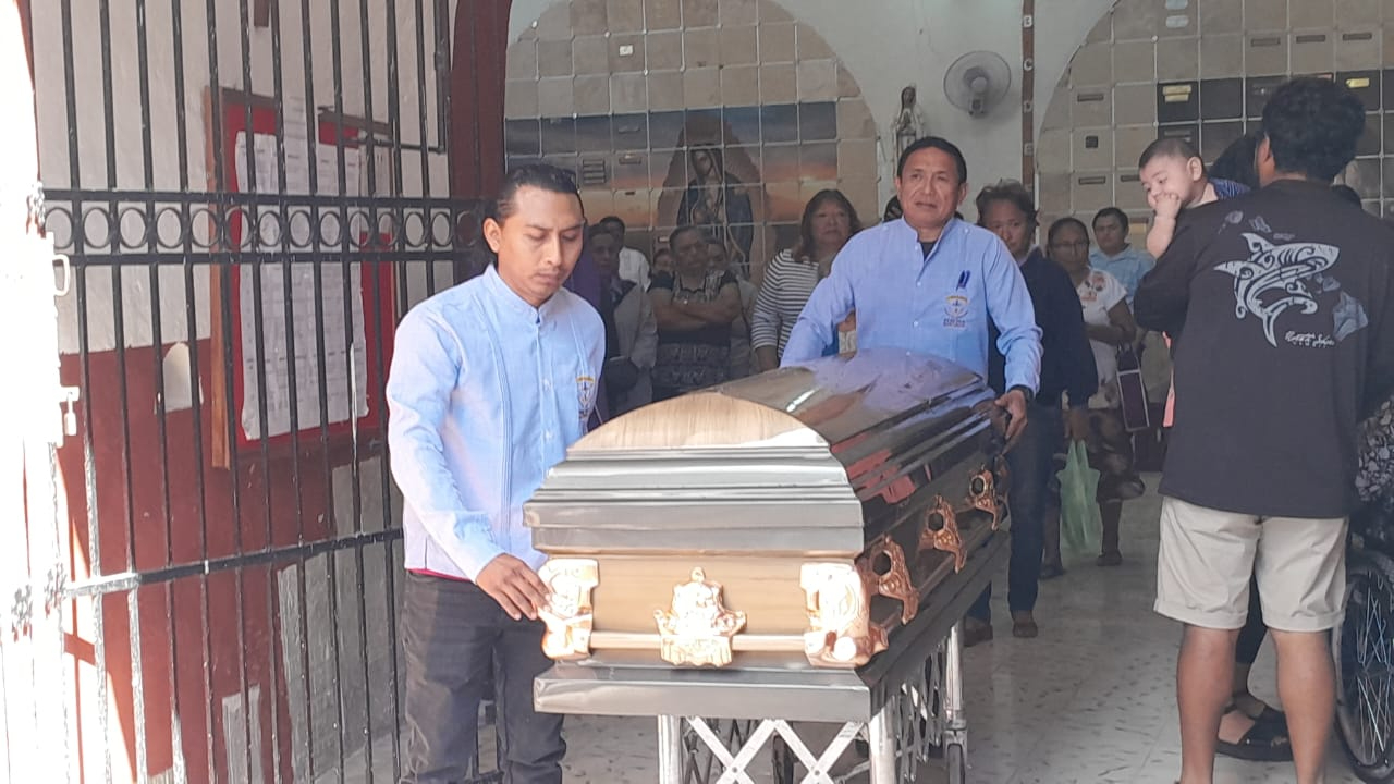 Profesor Omar Marciano Bojórquez Ravelo falleció mientras daba clase y recibió homenaje