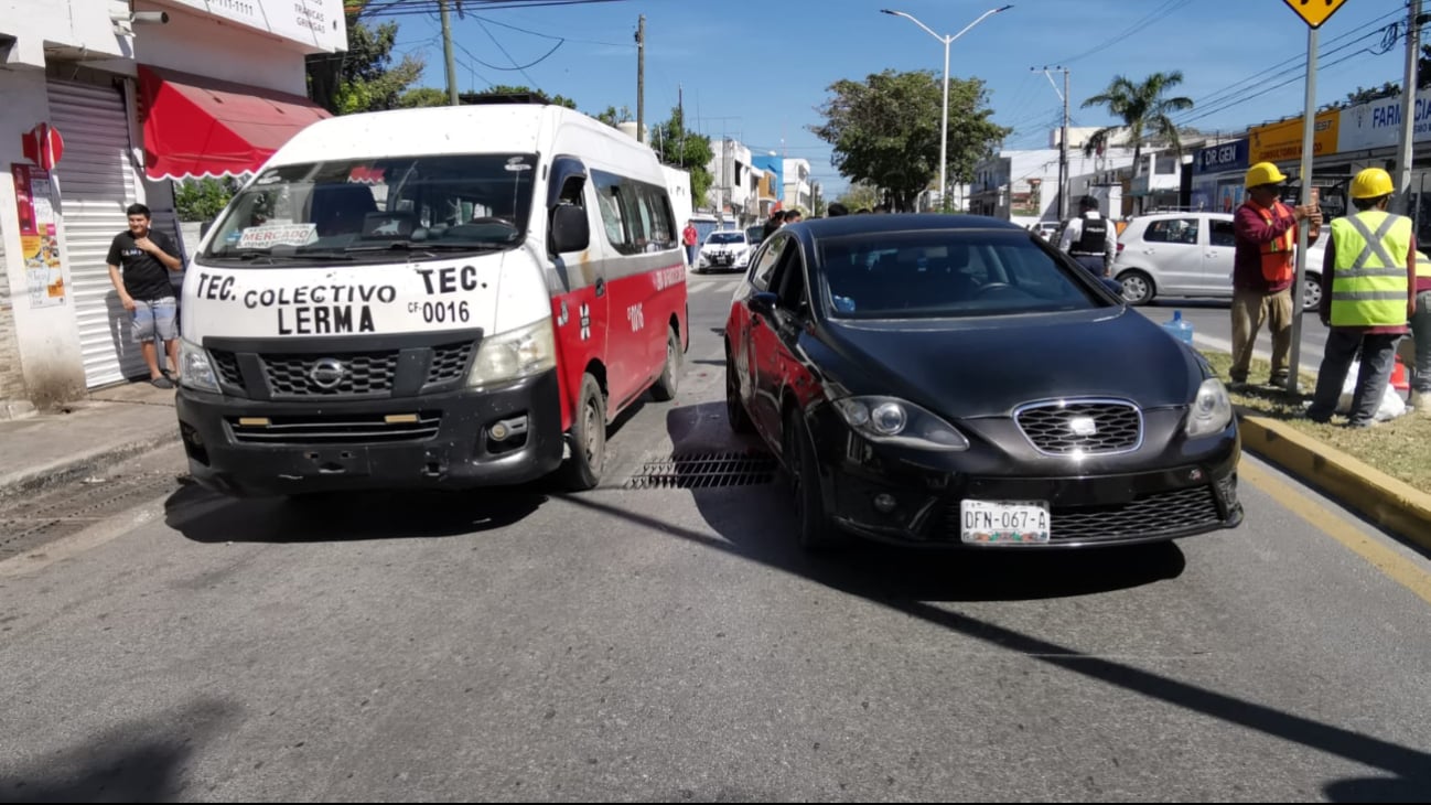 Choque entre vehículos en López Mateos provoca confrontación y largas filas de autos