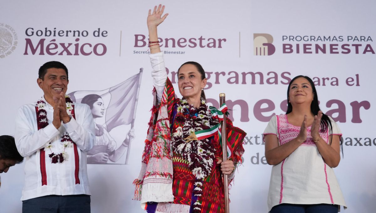 La presidenta Claudia Sheinbaum encabezó la entrega de Tarjetas Mujeres Bienestar en la mixteca de Oaxaca