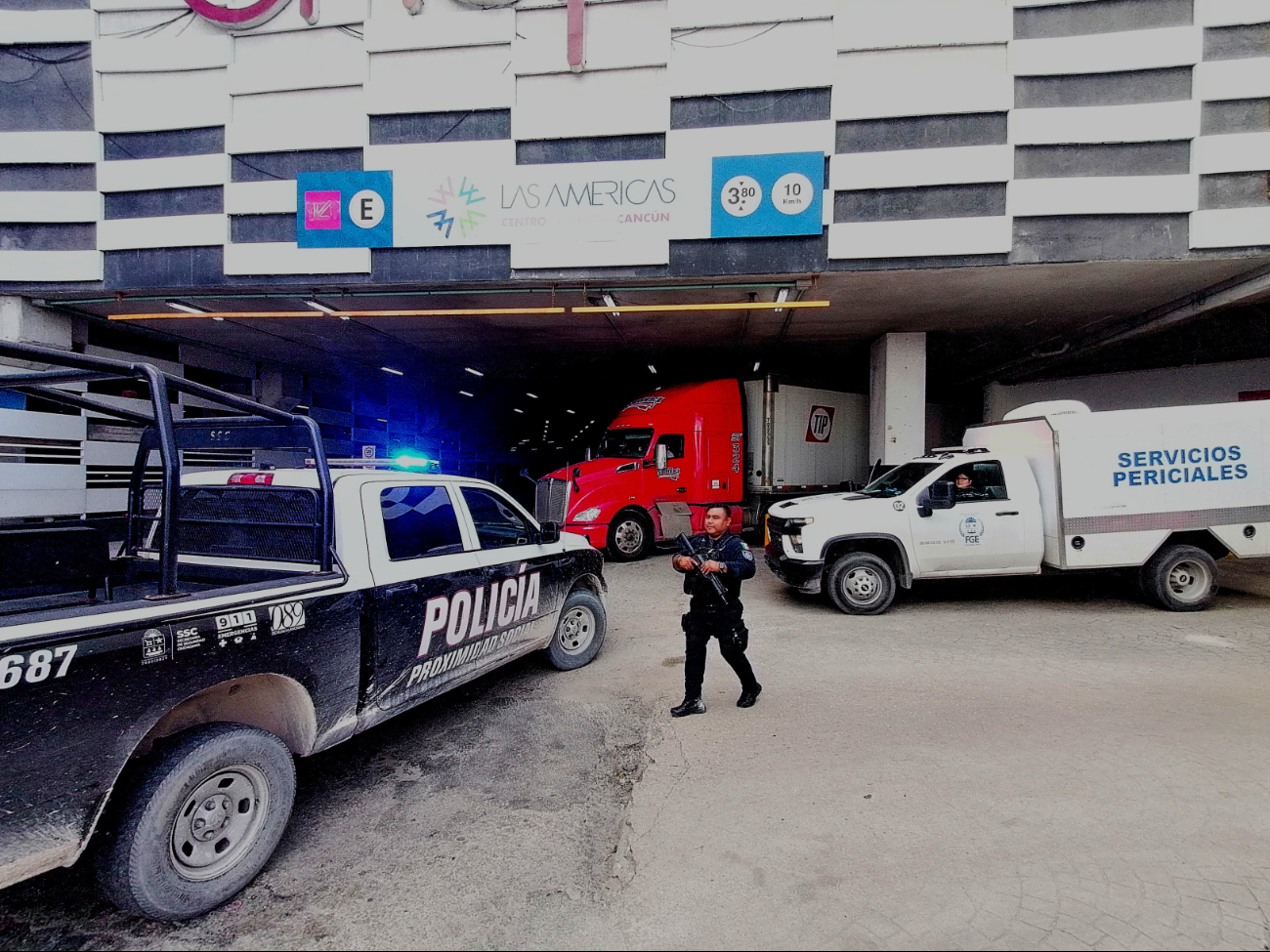 Ejecutan a hombre en estacionamiento subterráneo de Plaza Las Américas en Cancún