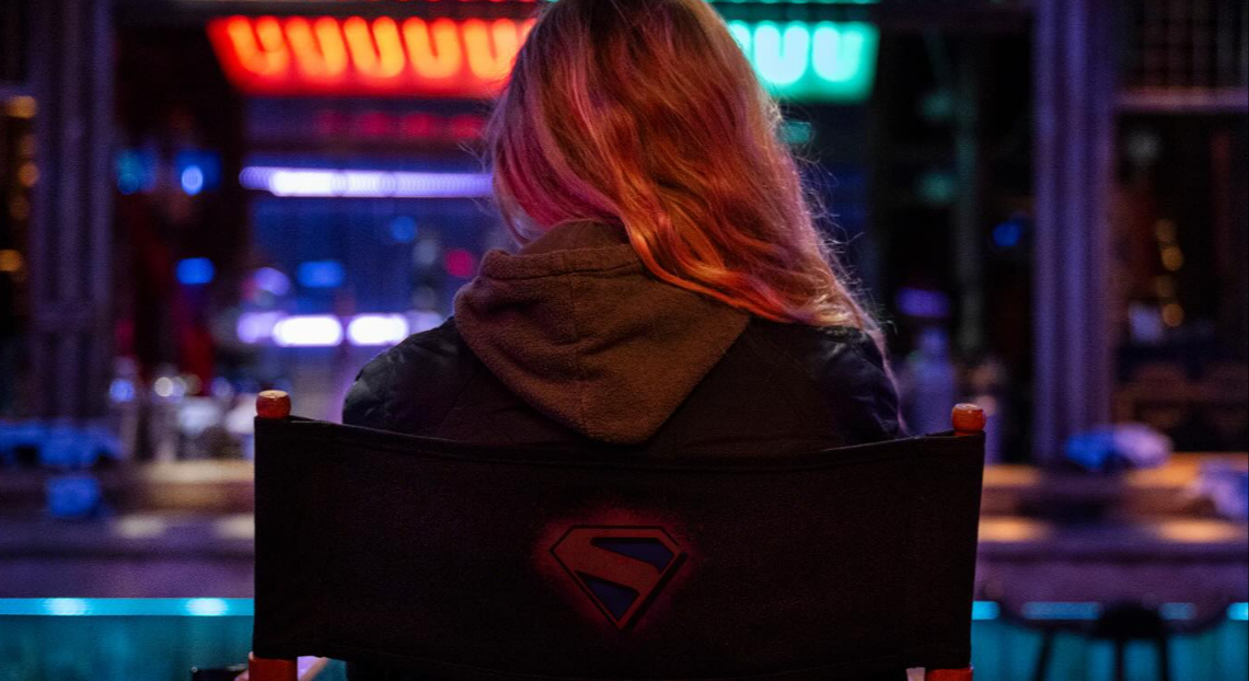 James Gunn comparte primera del set de Supergirl, con la actriz Milly Alcock