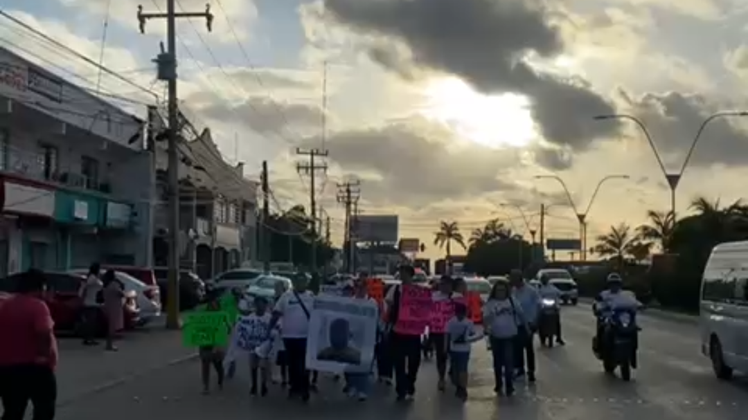 Fue ingresado con síntomas de fiebre y neumonía