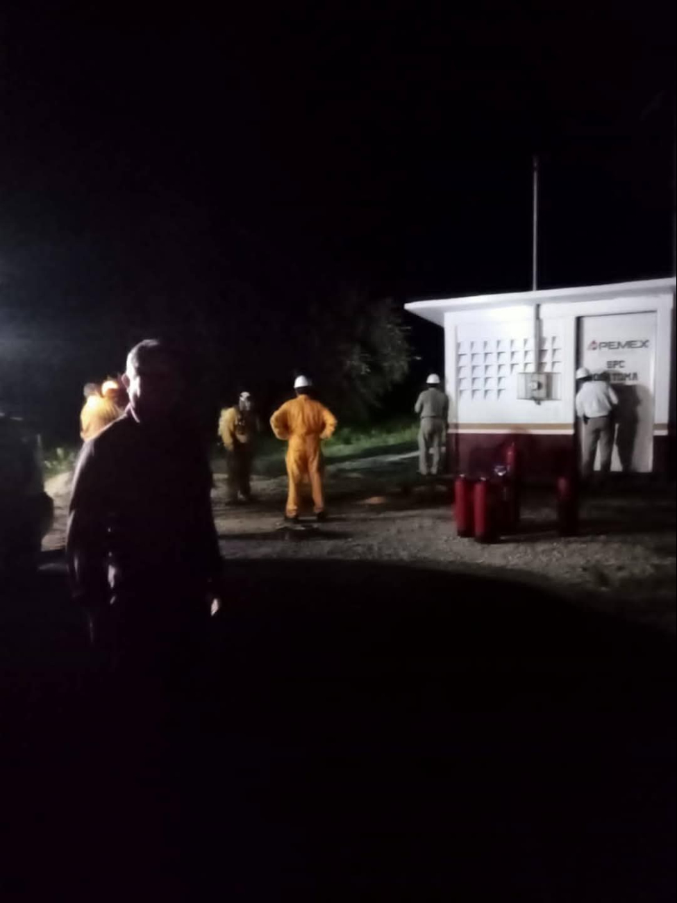 Los trabajadores de PEMEX resolvieron la contingencia varias horas después de la alerta.