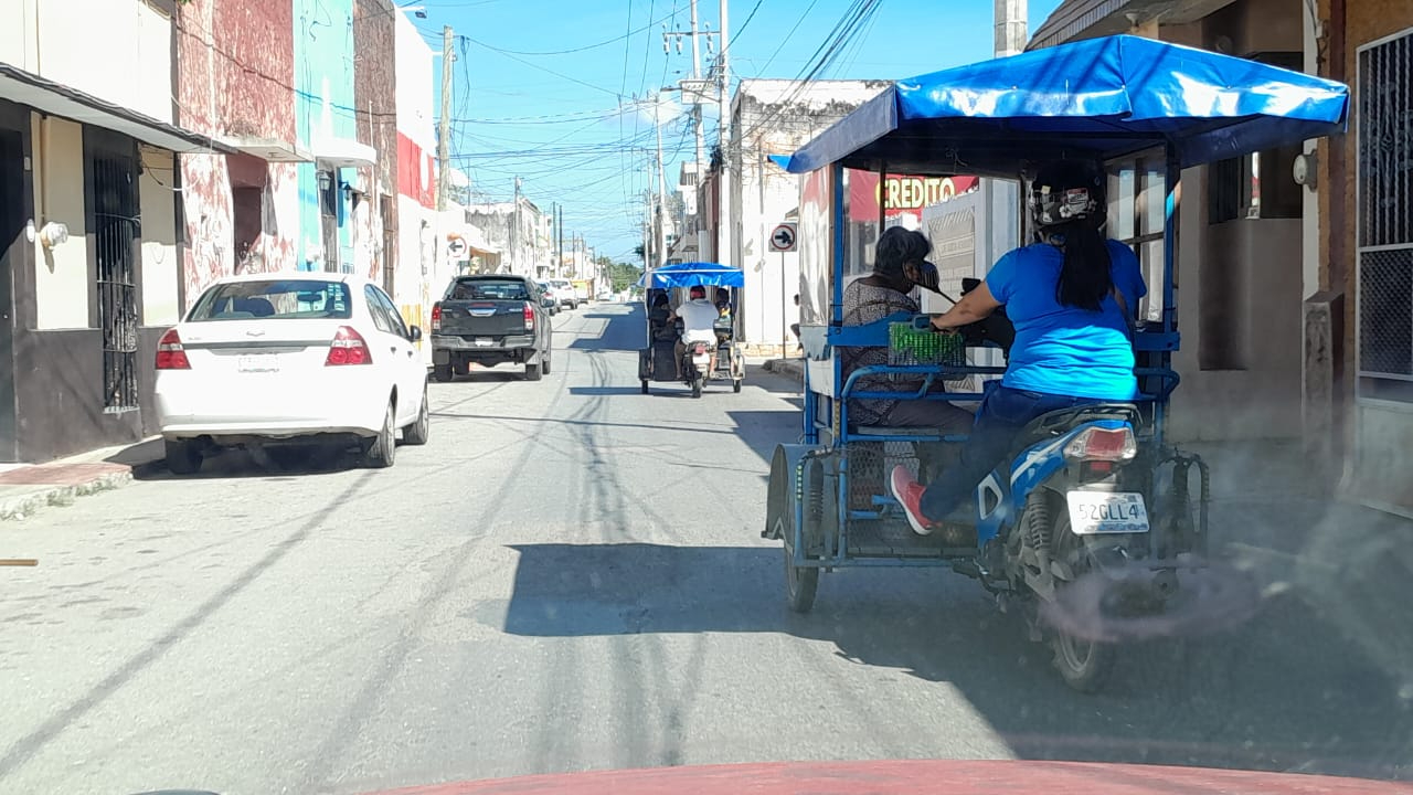 Un grupo de alrededor de 20 mujeres en Calkiní ha formado una cooperativa de mototaxis, buscando empoderarse y apoyar a sus familias.