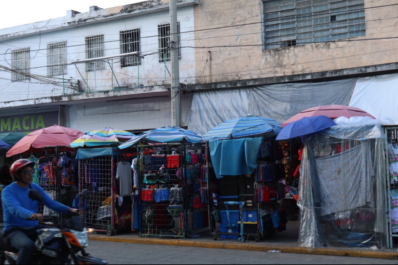 El Ayuntamiento de Mérida liberará las banquetas invadidas y que impiden el paso de peatones